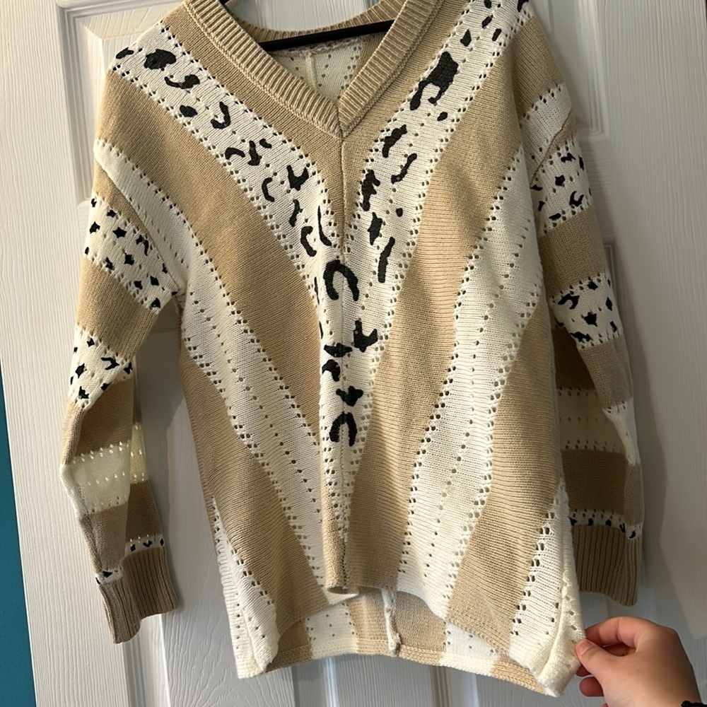 Animal print accent v neck sweater